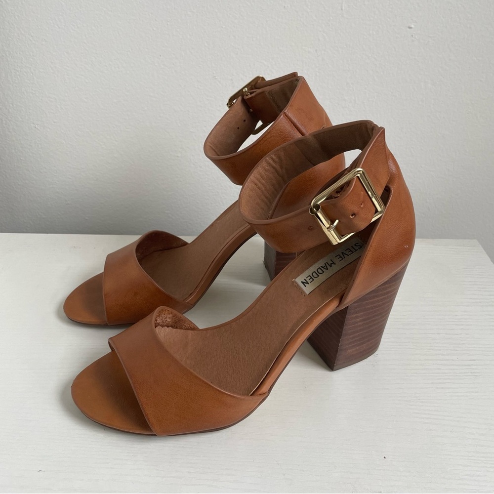 Cognac leather heels